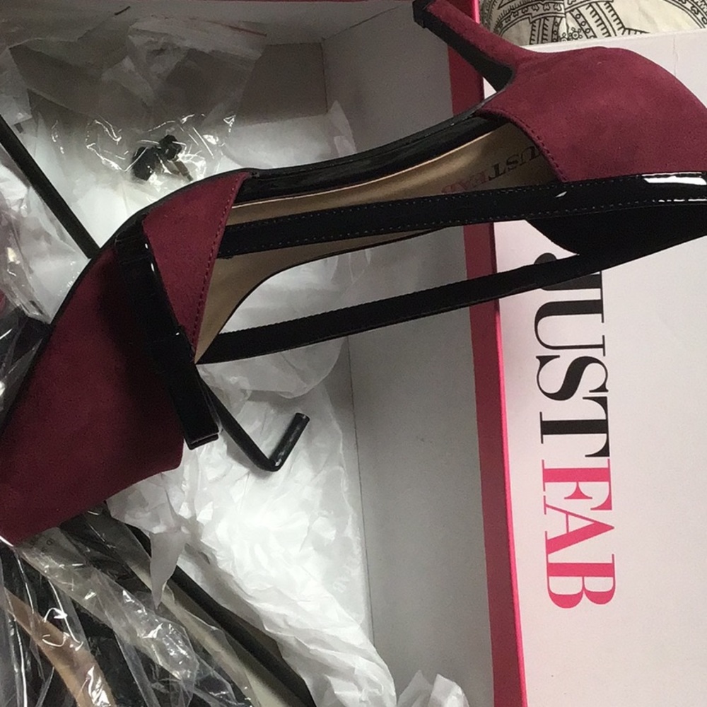 Talons chics bourgogne, boucle noire au côté, gr. 8 par Justfab . Neufs!
